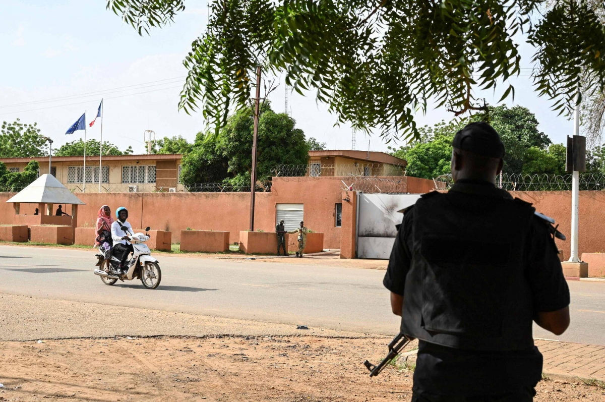 Tổng thống Macron: Đại sứ Pháp tại Niger bị bắt làm con tin